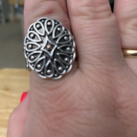 Rings (all with a stretch band) fits sizes 7.5-10 - Picture 10 of 15